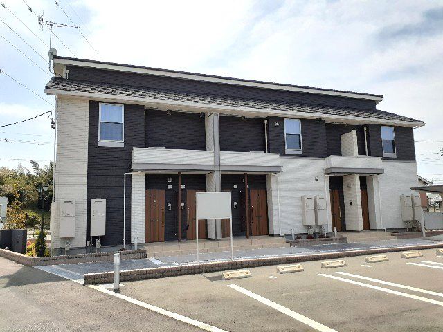 菊川市半済のアパートの建物外観