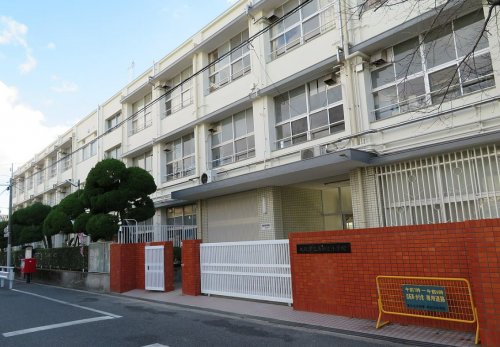 【大阪市東住吉区南田辺のマンションの小学校】