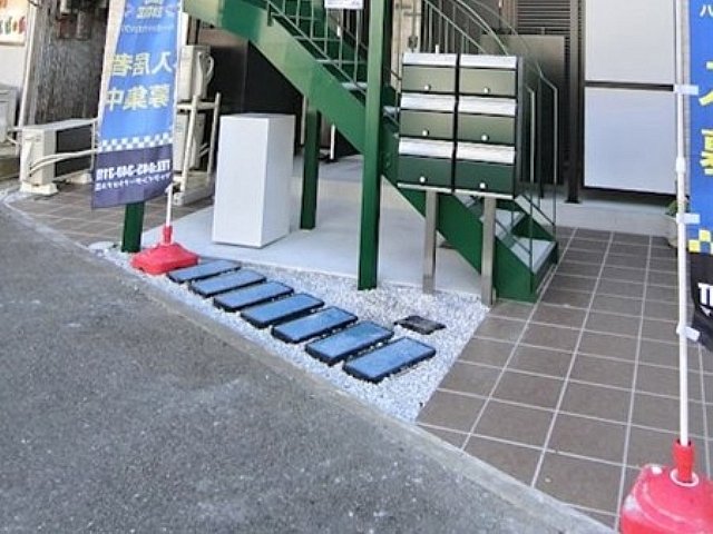 【川崎市幸区北加瀬のアパートのエントランス】