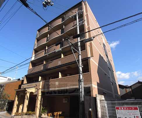 京都市東山区山田町のマンションの建物外観