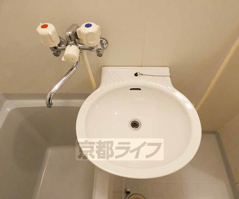 【京都市伏見区深草藤森町のアパートの洗面設備】