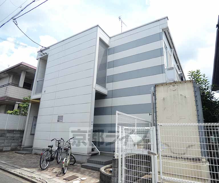 京都市伏見区深草藤森町のアパートの建物外観