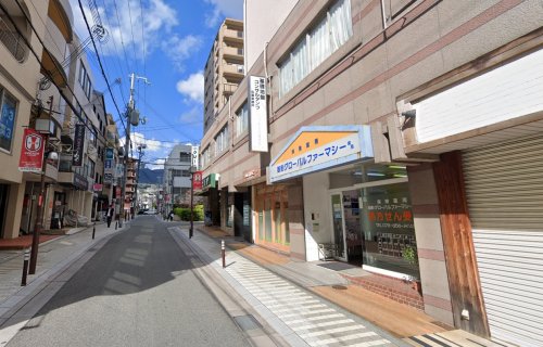 【鴨子ヶ原3丁目戸建のドラックストア】