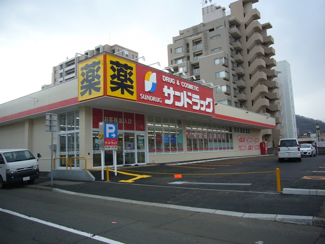 【札幌市中央区大通西のマンションのドラックストア】