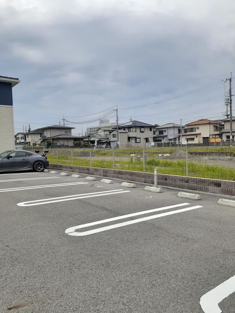 【和歌山市木ノ本のアパートの駐車場】