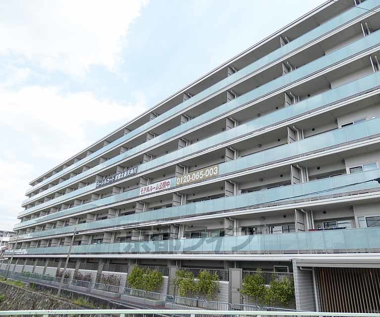 【京都市右京区太秦安井松本町のマンションの建物外観】