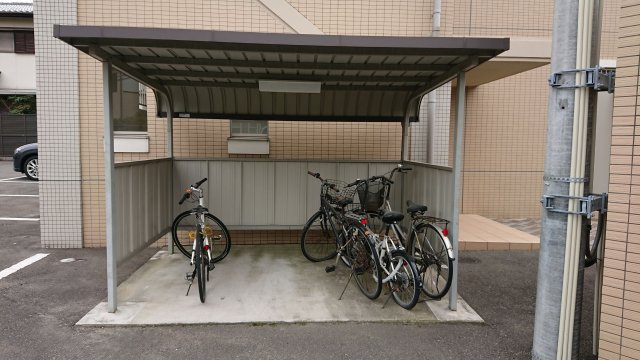 【福岡市城南区別府のマンションの駐車場】