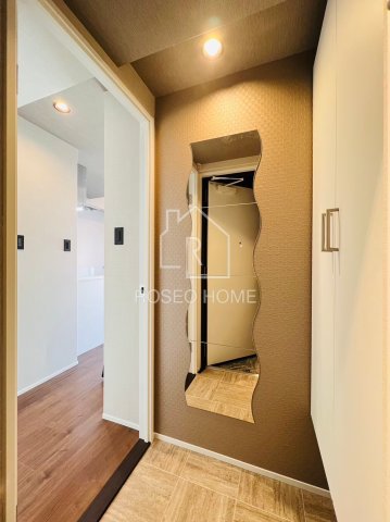 玄関　同マンション別部屋：参考写真