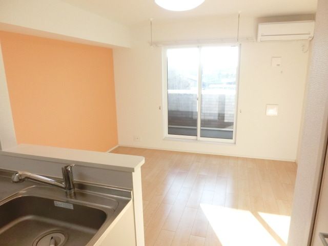 居室・リビング　日当たり良好です。