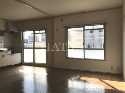 居室・リビング　同物件別部屋です。