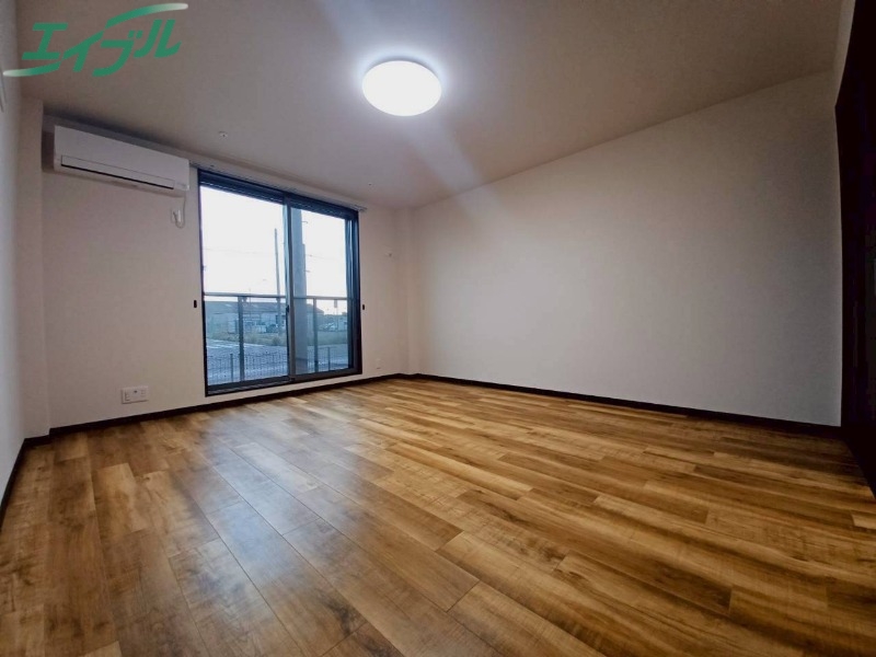 居室・リビング　別部屋参考写真です。