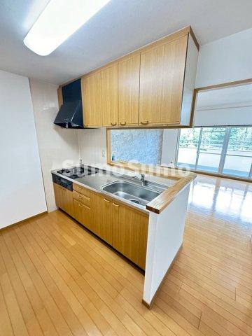 キッチン　コンパクトなキッチンで掃除もラクラク