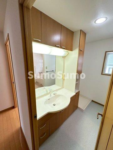 洗面設備　コンパクトで使いやすい洗面所