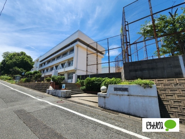 中学校　下関市立山の田中学校（中学校）まで660m