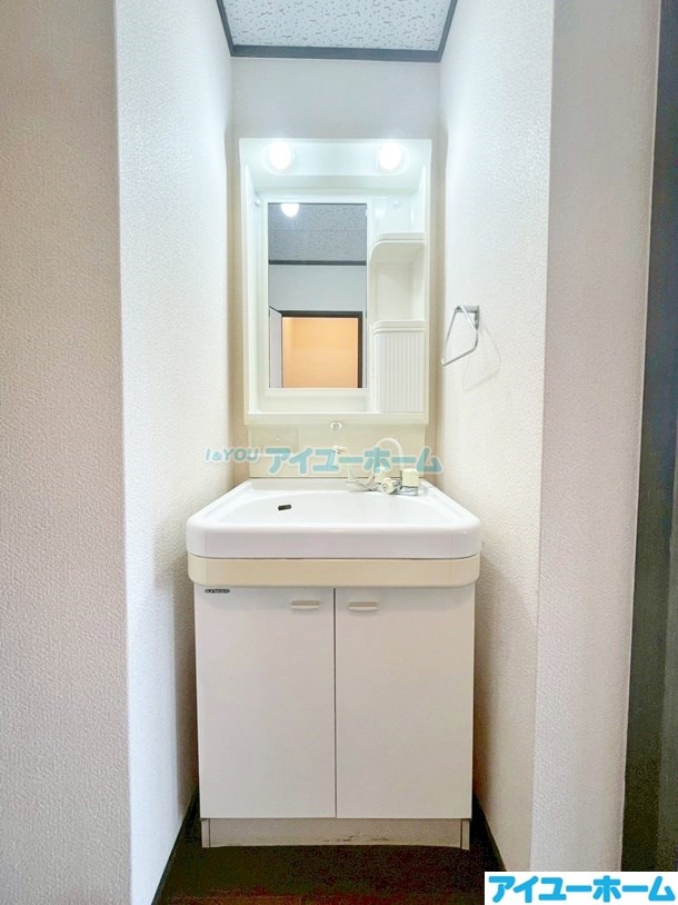 洗面設備　シャワー付き独立洗面台