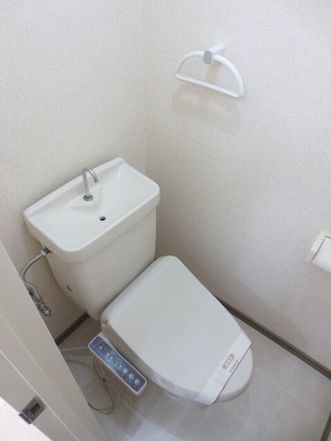 トイレ　４０３　温水洗浄暖房便座トイレ