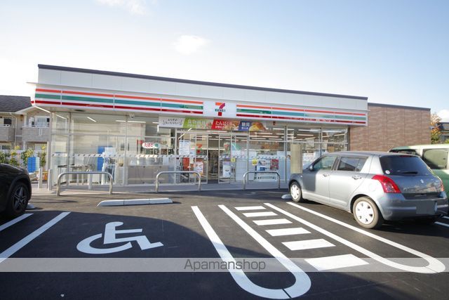 コンビニ　セブンイレブン（コンビニ）まで694m