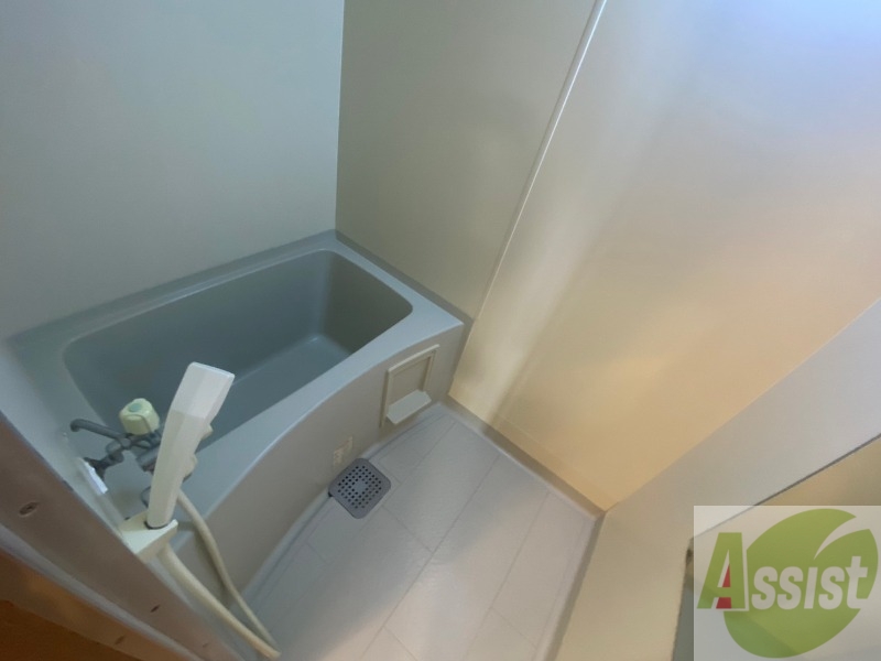 バス・シャワールーム　ユニットバスです。疲れを癒すのに欠かせませんね！