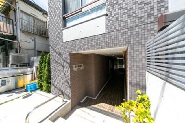 エントランス　落ち着いたエントランスです