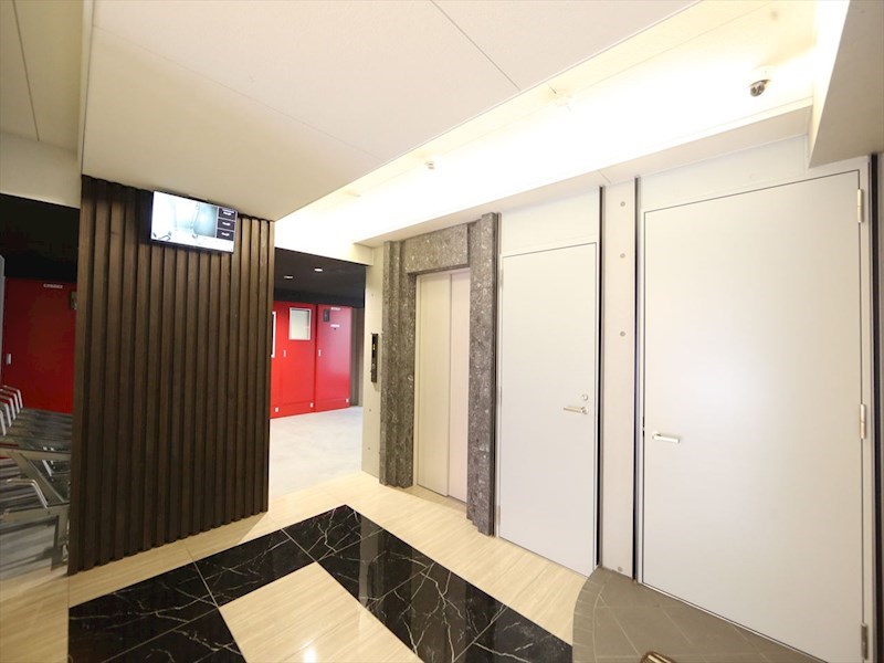 エントランス　エントランス　オートロック　宅配ＢＯＸ　防犯カメラ