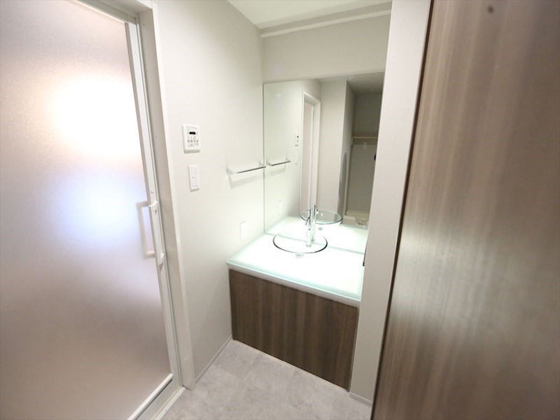 洗面設備　脱衣所　オシャレな独立洗面台