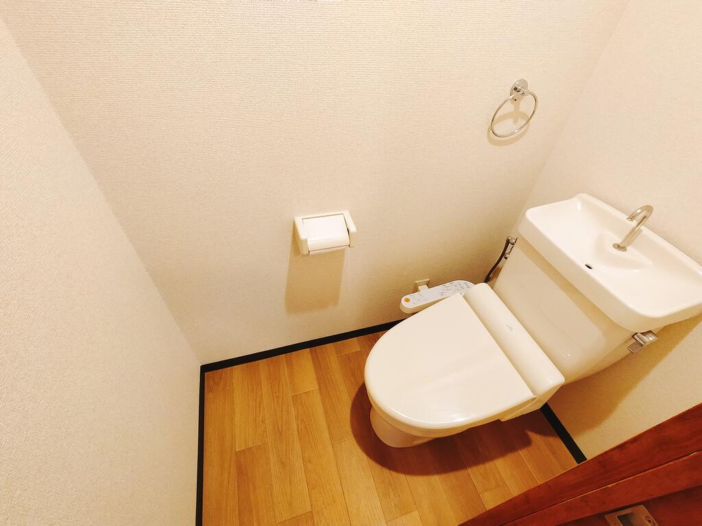 トイレ　温水洗浄便座付き