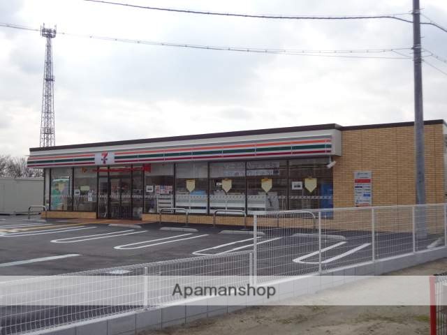 コンビニ　セブンイレブン（コンビニ）まで1037m