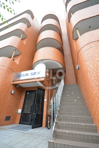 エントランス　ブルースカイ　エントランス