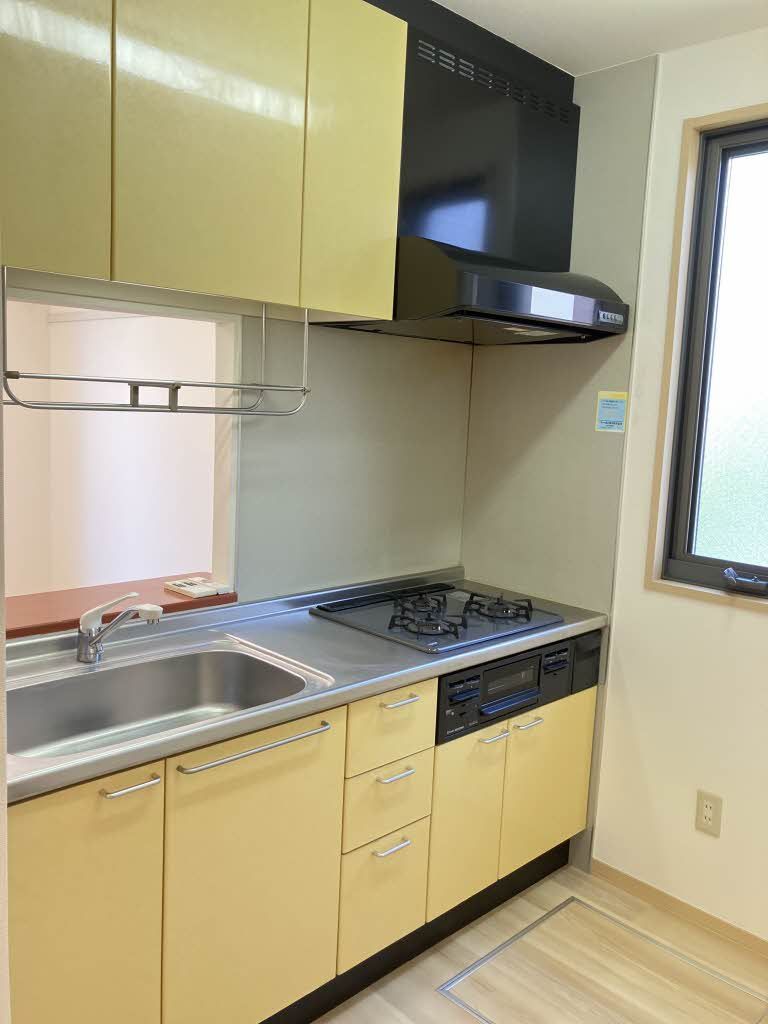 キッチン　システムキッチン　３口コンロ付