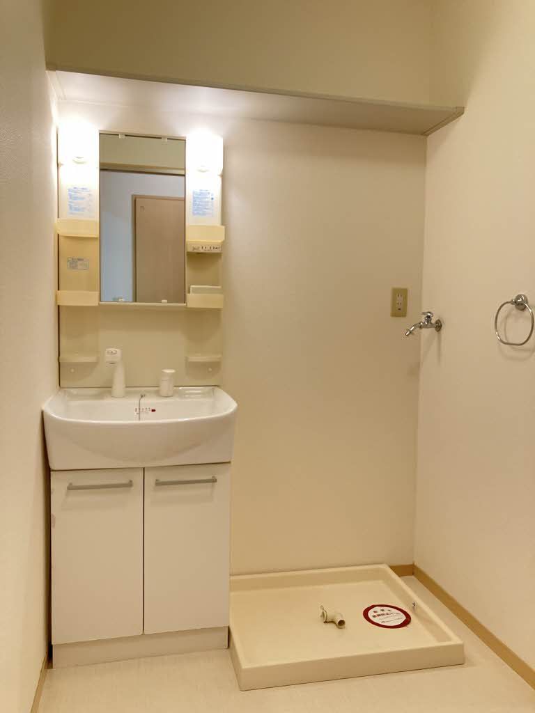 洗面設備　洗面化粧台・洗濯機置き場