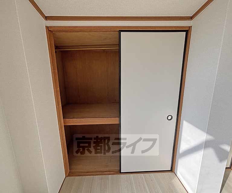 玄関　実際の間取りと違う場合があります