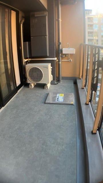 バルコニー　奥行きのあるバルコニー