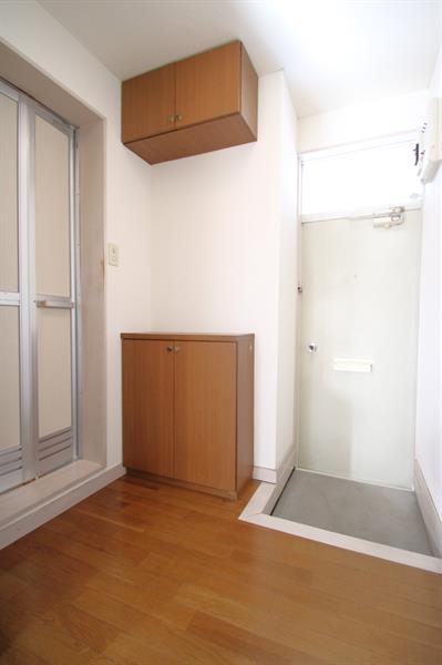 玄関　玄関廻りはゆったりしています