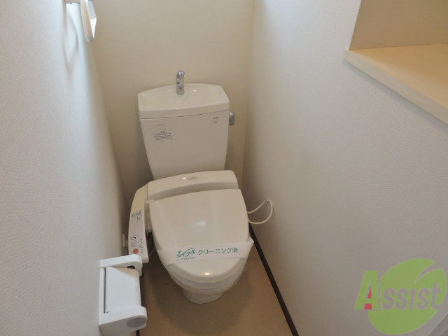 トイレ　トイレは嬉しいウォシュレット機能付きですよー。