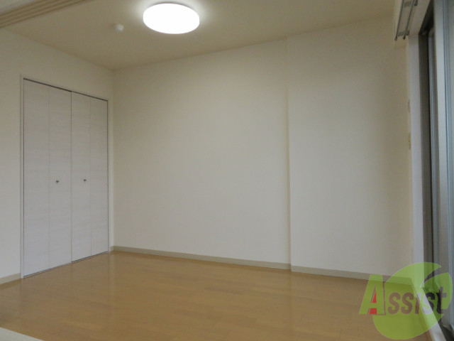 その他部屋・スペース　こちらは洋室５帖のフローリングのお部屋です。