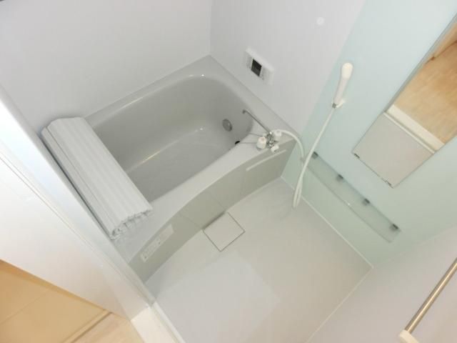 バス・シャワールーム　追い焚き完備のバスルーム