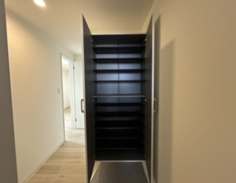 玄関　※別号室の写真です