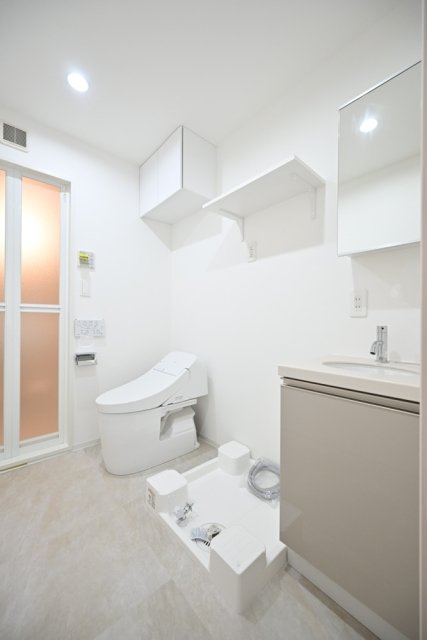 洗面設備　明るい洗面所です