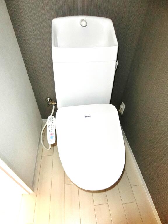 トイレ　同型の写真です。