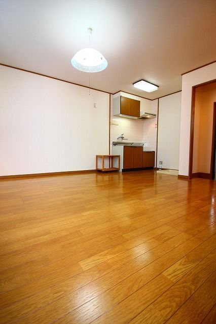 居室・リビング　10帖の広々とした洋室です