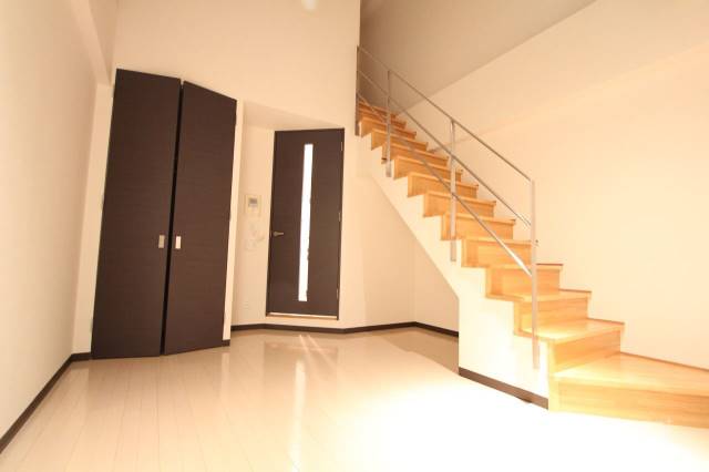 居室・リビング　１Ｆの洋間です