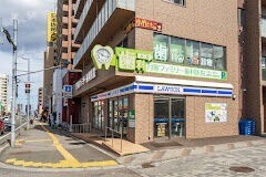 コンビニ　ローソン札幌月寒中央通店（コンビニ）まで61m