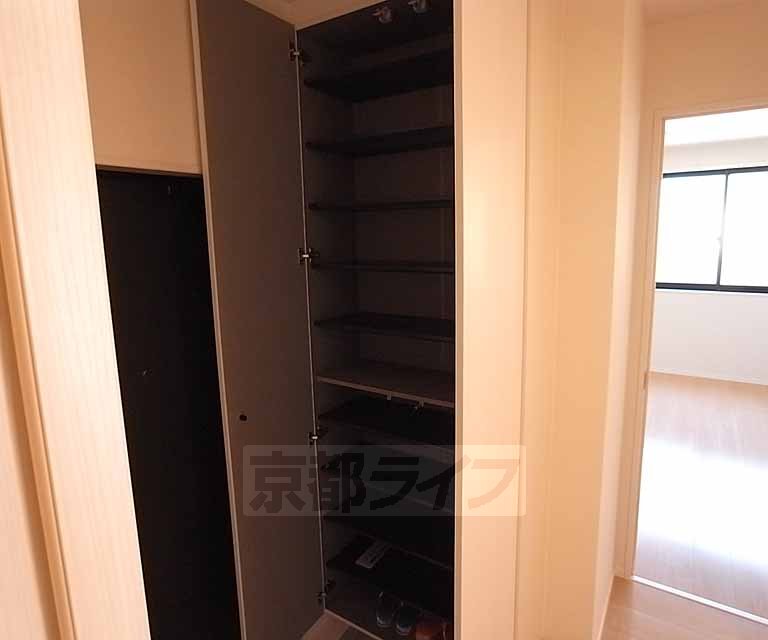 収納　収納力のあるシューズボックスです。