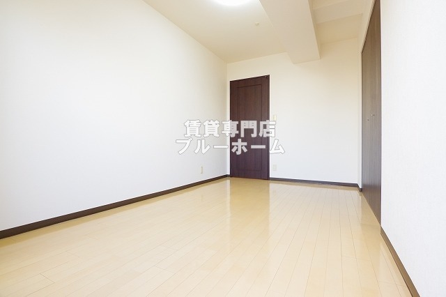 その他部屋・スペース　6帖の明るい洋室！