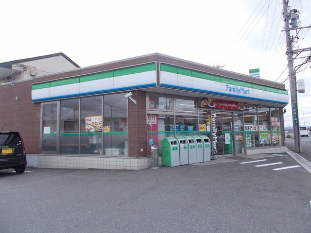 コンビニ　ファミマ友生インター店様（コンビニ）まで950m