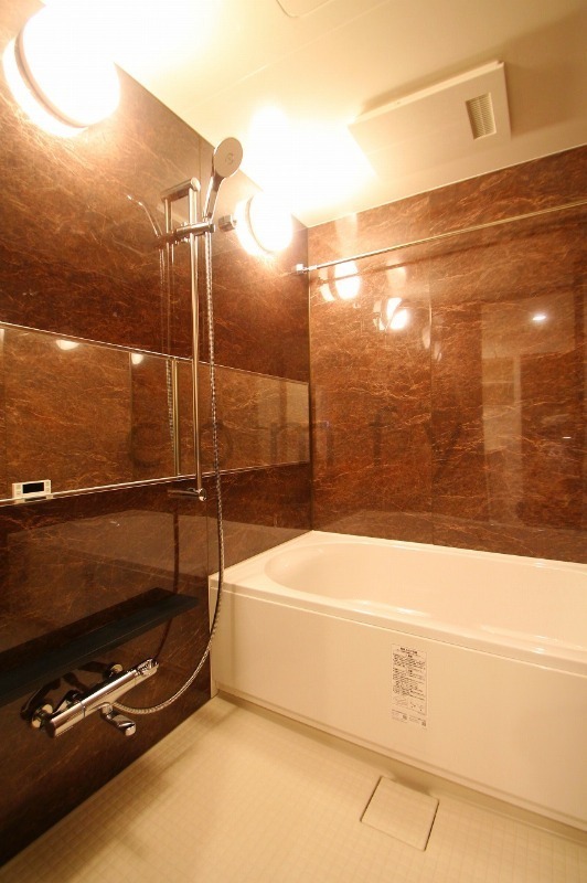 バス・シャワールーム　バスルーム