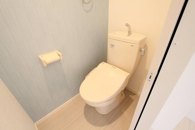 トイレ　ウォシュレットつきの個室トイレです
