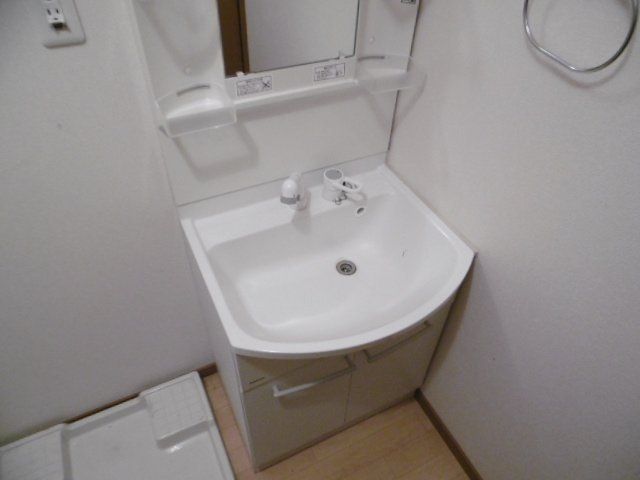 洗面設備　シャンプードレッサーの独立洗面台です。