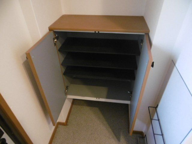 玄関　玄関にシューズボックスがあります。