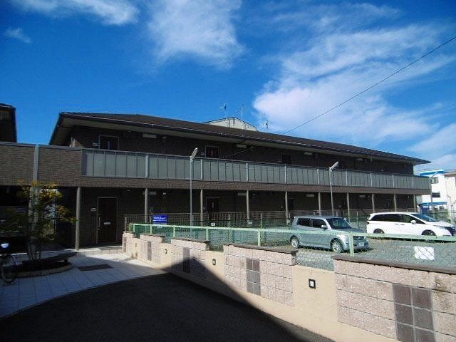 建物外観　２階建てのおしゃれな建物です。